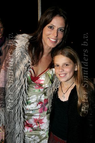 Utrecht 24 september 2004
Premiere Alice in glamourland.
Heleen v Rooyen met dochter