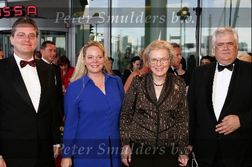 Rotterdam 19 september 2004
Premiere Crazy for You in het nieuwe Luxor.
Hanja Maij Wegge met man en dochter Hester Maij met man