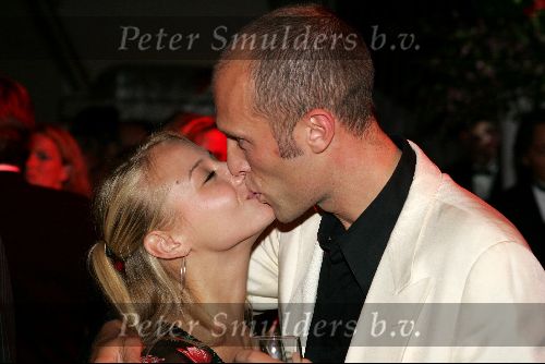 Rotterdam 19 september 2004
Premiere Crazy for You in het nieuwe Luxor.
Hugo Metsers III kussend met zijn nieuwe vriendin