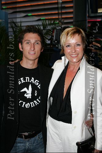Scheveningen 13 september 2004
Premiere Cool in pathe scheveningen.
Inge Iepenburg met een vriend