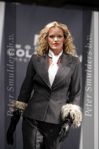 Monaco 10 september 2004
Modeshow Monique Collignon in Grimaldi.
Inge de Bruin als mannequin