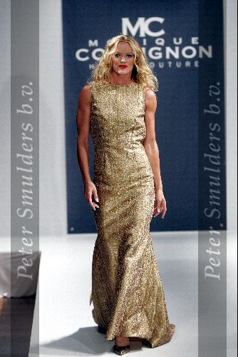 Monaco 10 september 2004
Modeshow Monique Collignon in Grimaldi.
Inge de Bruin als mannequin