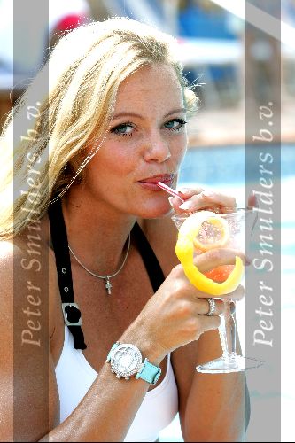 Monaco 10 september 2004
Inge de Bruijn in Monaco met olympische medailles.