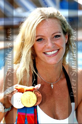 Monaco 10 september 2004
Inge de Bruijn in Monaco met olympische medailles.