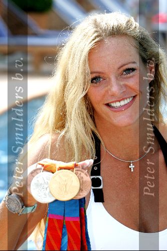 Monaco 10 september 2004
Inge de Bruijn in Monaco met olympische medailles.
