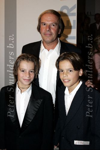 Utrecht 24 september 2004
Premiere Alice in glamourland.
Ivo Niehe met zoons