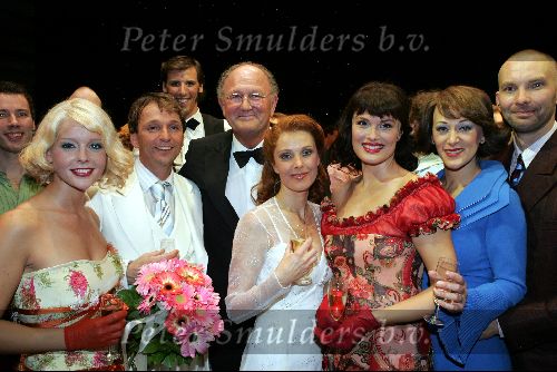 Rotterdam 19 september 2004
Premiere Crazy for You in het nieuwe Luxor.
Chantal Janzen Dick Cohen Joke de Kruijf Anouk v Nes Joop v d Ende Peter Reijn  en Jacqueline Aronson