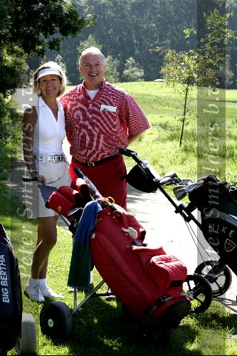 Lieren 6 september 2004
Golftournooi Ronnie Tober op de scherpenberg.
Ronnie met Jan Jochems en mevr Kamminga