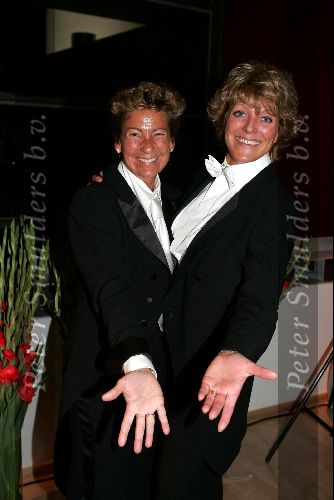 Rotterdam 19 september 2004
Premiere Crazy for You in het nieuwe Luxor.
Simone Kleinsma en Janine v d Ende in rokkostuum