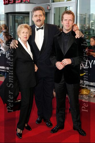Rotterdam 19 september 2004
Premiere Crazy for You in het nieuwe Luxor.
Henk Krol met vriend en Jetty Pearl