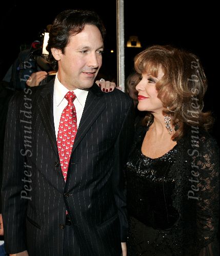 Utrecht 24 september 2004
Premiere Alice in glamourland.
Joan Collins met vriend