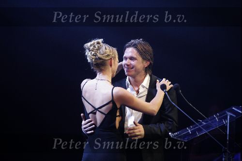 Hilversum 30 september 2004
Uitreiking Gouden beelden in studio 21
Johnny de Mol  met Chantal Janzen