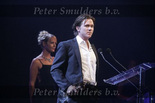 Hilversum 30 september 2004
Uitreiking Gouden beelden in studio 21
 Johnny de Mol  met Chantal Janzen