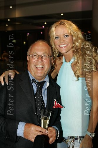 Monaco 10 september 2004
Modeshow Monique Collignon in Monaco.  
Inge de Bruijn met Joop Braakhekke