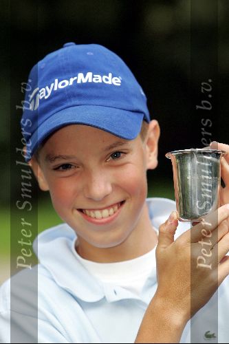 Best 6 September 2004
Junior Smulders met de beker gedeeld 2e van Nederland tot 15 jaar en Nederlands kampioen tot 14 jaar