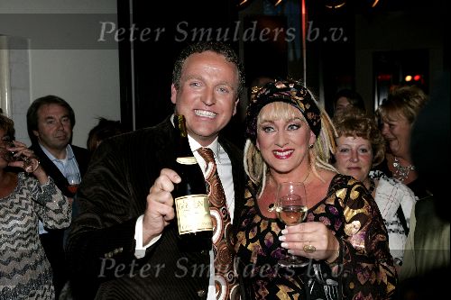 Amsterdam 21 september 2004
Presentatie wijnen Gordon in hotel Blakes.
Gordon met Karin Bloemen en wijn