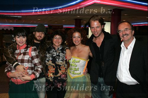 Scheveningen 13 september 2004
Premiere Cool in pathe scheveningen.
Birgit Schuurman met vriend Katja Schuurman met Thijs Romer en hun ouders