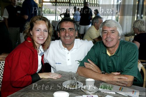 Elst 8 september 2004
Golftournooi voor het goede doel.
Helga v Leur met Aristakes en Klaas Wilting