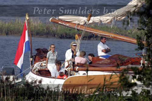 Muiden 4 september 2004
Koningin Beatrix varen met Mabel Wisse Smit Prins Friso Prins Constantijn  Prinses Laurentien Prinses Eloise en Prins Claus Cazimir
Groene Draeck