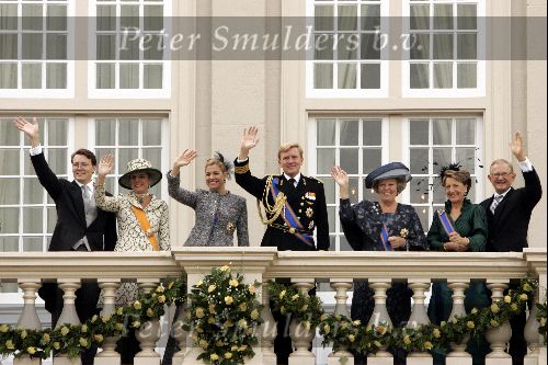 Den Haag 21 september 2004
Koningin Beatrix 0axima Prins Willem Alexander Prins Constantijn Prinses Laurentien Prinses Margriet Pieter v Vollenhoven op bordes Paleis Noordeinde  
Prinsjesdag 2004