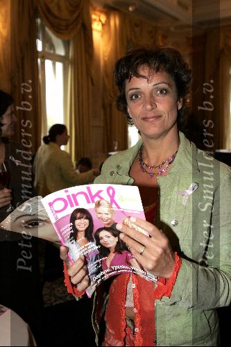 Amsterdam 22 september 2004
Presentatie  Pink Ribbon. 
Lenette v Dongen