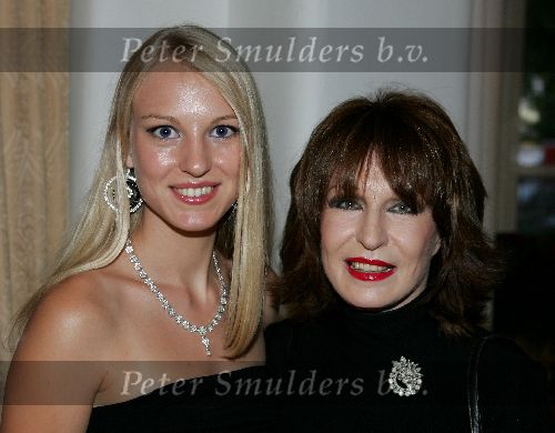 Amsterdam 6 september 2004
Modeshow Frans Molenaar in het Amstel Hotel.
Liesbeth List met dochter