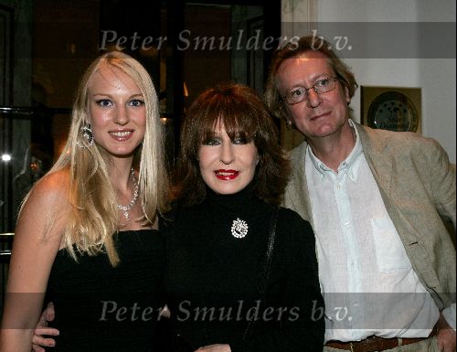 Amsterdam 6 september 2004
Modeshow Frans Molenaar in het Amstel Hotel.
Liesbeth List met man en dochter