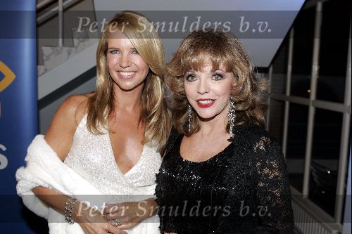 Utrecht 24 september 2004
Premiere Alice in glamourland
Linda de Mol en Joan Collins