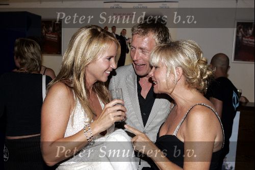 Utrecht 24 september 2004
Premiere Alice in glamourland.
Linda de Mol met  Monique v d Ven en harm edens