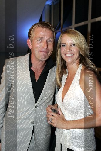 Utrecht 24 september 2004
Premiere Alice in glamourland.
Linda de Mol   en Harm Edens