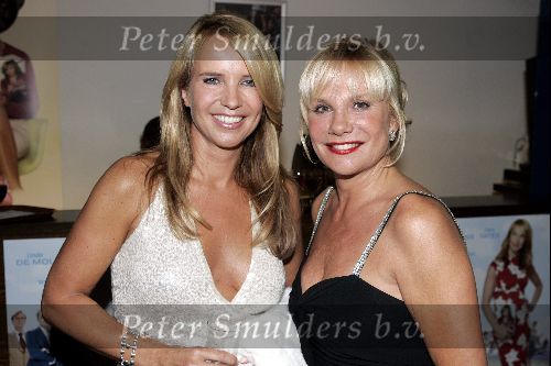Utrecht 24 september 2004
Premiere Alice in glamourland.
Linda de Mol met  Monique v d Ven