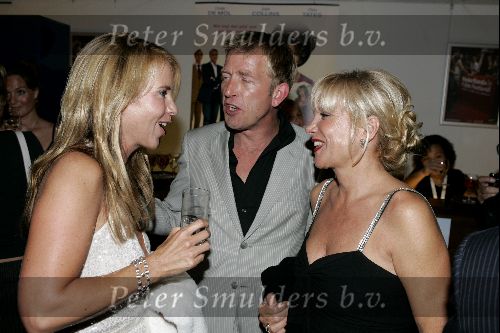 Utrecht 24 september 2004
Premiere Alice in glamourland.
Linda de Mol met  Monique v d Ven en harm edens