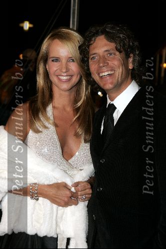 Utrecht 24 september 2004
Premiere Alice in glamourland.
Linda de Mol met vriend Sander Vahle