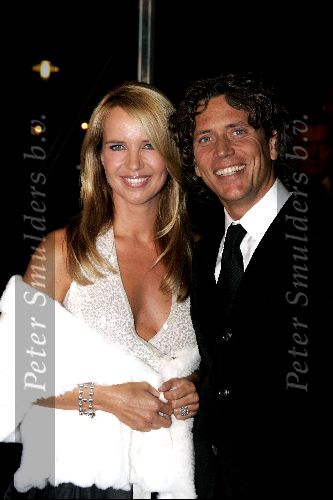 Utrecht 24 september 2004
Premiere Alice in glamourland.
Linda de Mol met vriend Sander Vahle