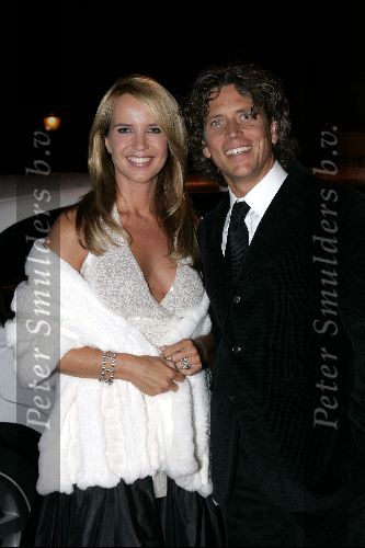 Utrecht 24 september 2004
Premiere Alice in glamourland.
Linda de Mol met vriend Sander Vahle