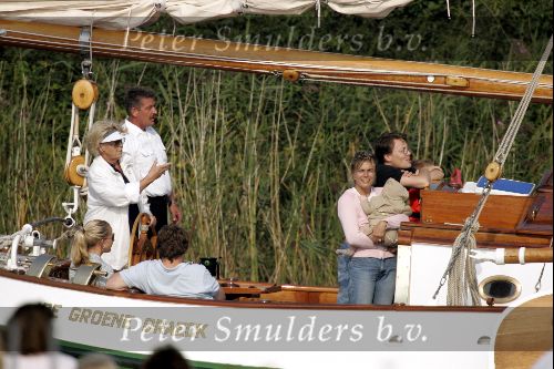 Muiden 4 september 2004
Koningin Beatrix varen met Mabel Wisse Smit Prins Friso Prins Constantijn  Prinses Laurentien Prinses Eloise en Prins Claus Cazimir
Peter Smulders bv