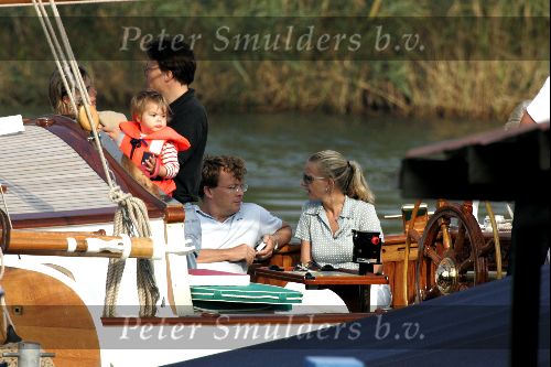 Koningin Beatrix varen met Mabel Wisse Smit Prins Friso Prins Constantijn  Prinses Laurentien Prinses Eloise en Prins Claus Cazimir
Groene Draeck