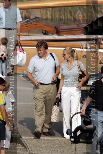 Koningin Beatrix varen met Mabel Wisse Smit Prins Friso Prins Constantijn  Prinses Laurentien Prinses Eloise en Prins Claus Cazimir
Groene Draeck