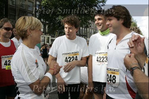 Zaandam 19 september 2004
Dam tot Dam Loop. Caroline Tensen met Peter Gallas en Marc Klein Essink
