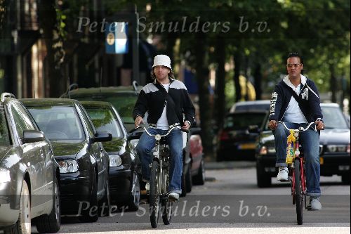 Amsterdam 10 september 2004
Marc Marie huybregts met vriend op fiets