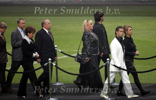 Amsterdam 27 september 2004
Afscheid Andre Hazes in de Amsterdam Arena
Danny de Munck met vrouw Marianne Weber Johan Cruyff
Frits Barend