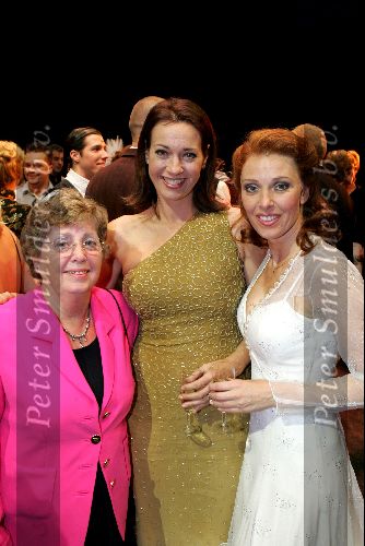 Rotterdam 19 september 2004
Premiere Crazy for You in het nieuwe Luxor.
Joke de Kruijf met moeder en Marjolein Keunig