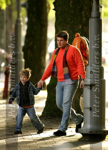 Amstelveen 24 september 2004
Martijn Krabbe  brengt Bickel naar school