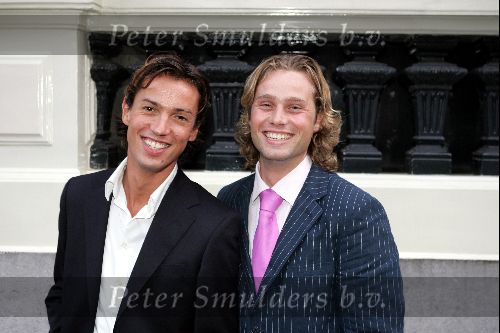 Amsterdam 6 september 2004
Modeshow Frans Molenaar in het Amstel Hotel.
Michiel de Zeeuw met een vriend