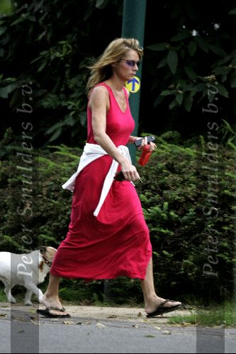Loosdrecht 12 september 2004
Milika Peterzon met haar hond aan het wandelen