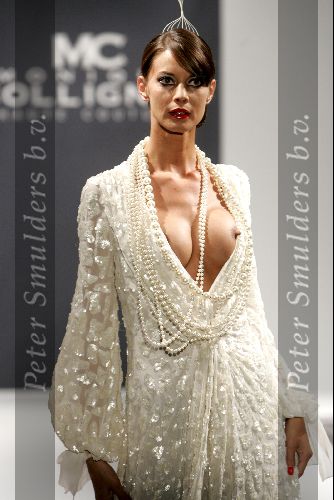 Monaco 10 september 2004
Modeshow Monique Collignon in Grimaldi. 
Monique Collignon  
Blote borsten