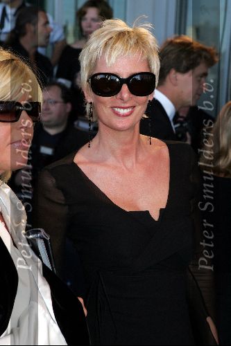 Rotterdam 19 september 2004
Premiere Crazy for You in het nieuwe Luxor.
Monique des Bouvrie met zonnebril