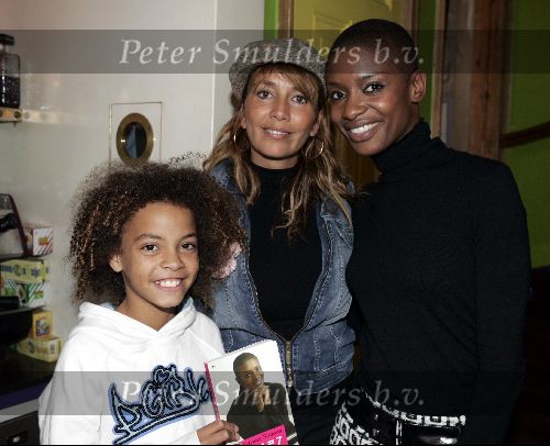 Amsterdam 21 september 2004
Presentatie boek Sylvana Simons.
Nada v Nie en Sylvana Simons