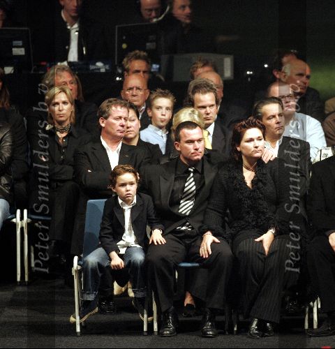 Amsterdam 27 september 2004
Afscheid Andre Hazes in de Amsterdam Arena
Dochter Nathalie Hazes met man en zoontje