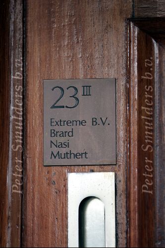 Amsterdam 17 september 2004
Voordeur van Patty Brard waar de naam van Rene Muthert nog steeds op staat.